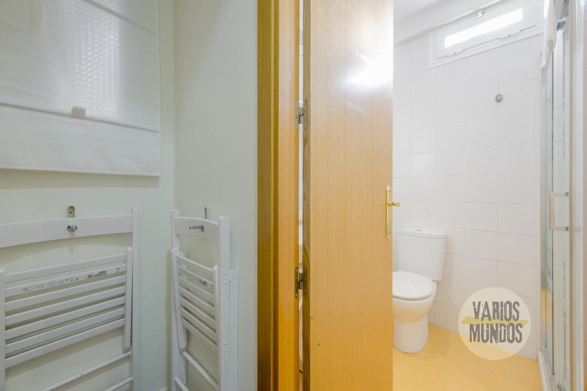 Sunny 3pax En Plena Plaza De Chueca Madri