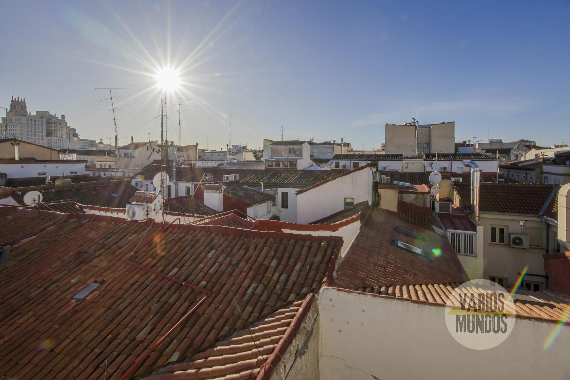 Sunny 3pax En Plena Plaza De Chueca * Madri