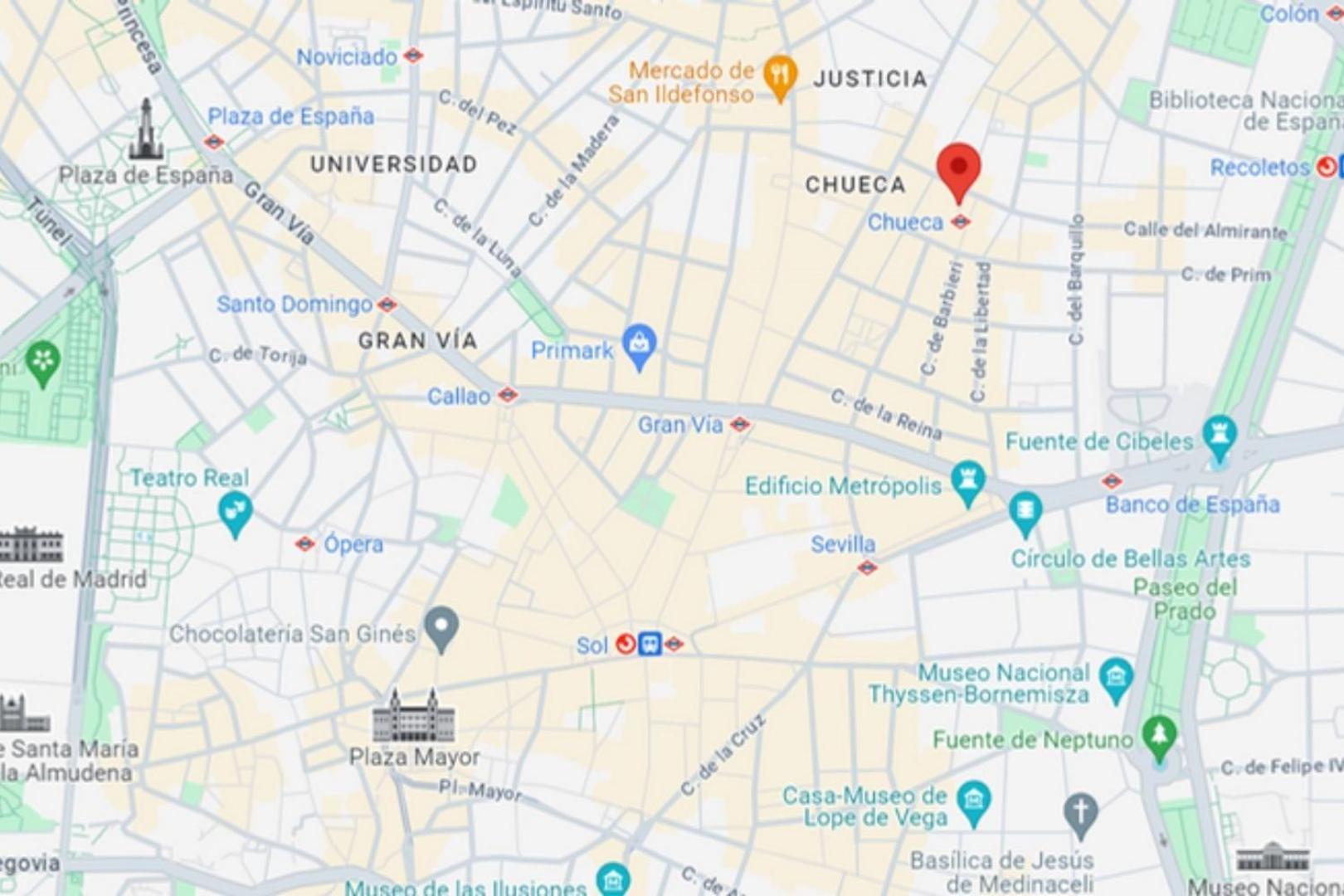 Sunny 3pax En Plena Plaza De Chueca * Madri